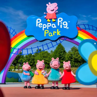 Familie Wutz Mit Baby Evie im PEPPA PIG Park in Günzburg